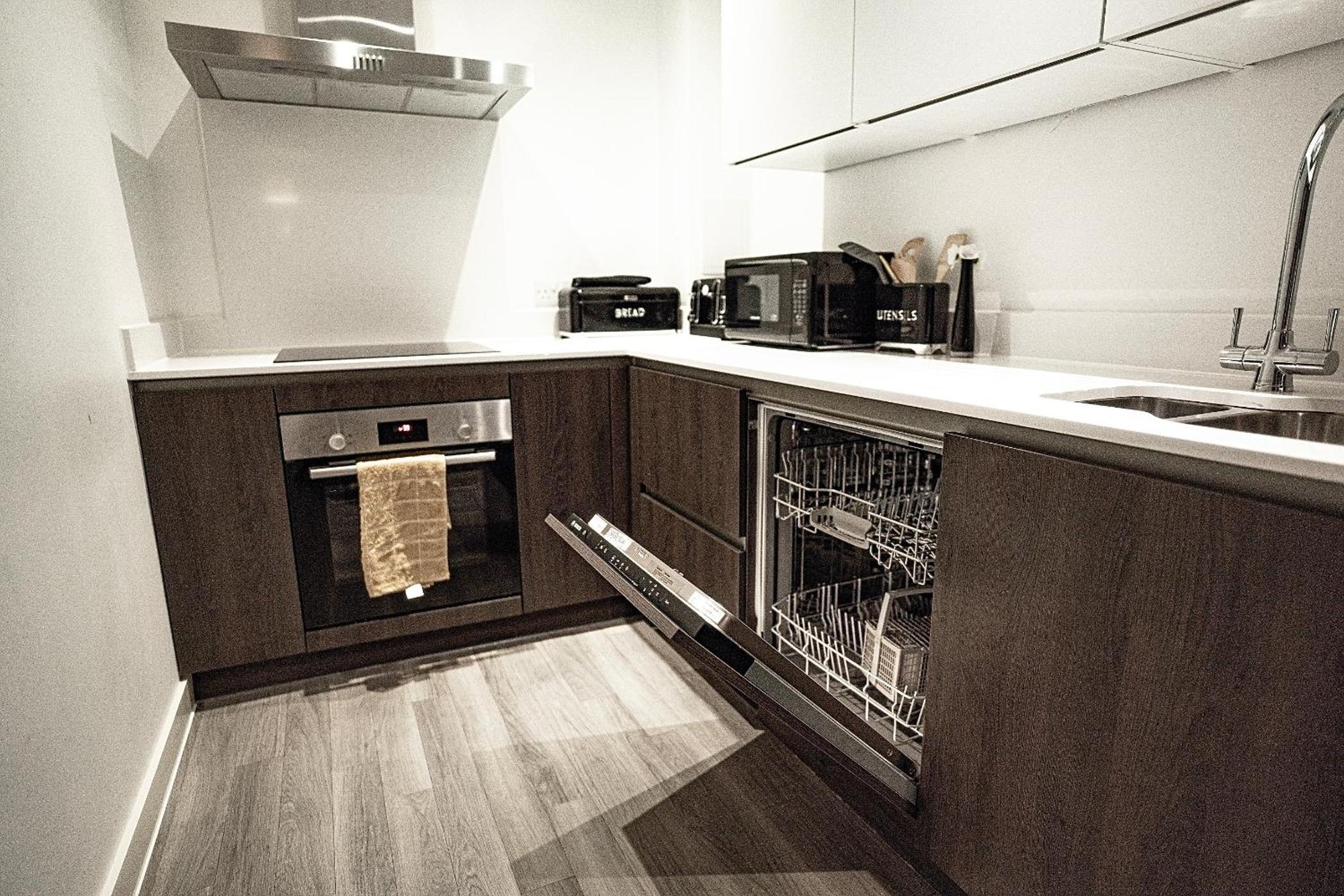 Manchester City Centre Apt With Balcony & Free Parking - Including Free 1-Hour Early Check-In Or Late Check-Out For Bookings Until July, Justeat Voucher For 2-Night Stays Minimum! 맨체스터 외부 사진